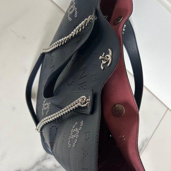 Chanel Button Up Blue Hobo Calfskin large bucket bag - Picture 3 of 5